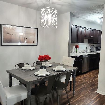 Charming Condo In Central Ралей Екстериор снимка