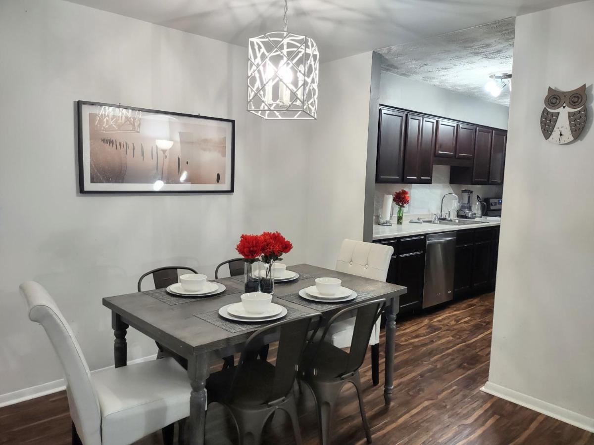 Charming Condo In Central Ралей Екстериор снимка
