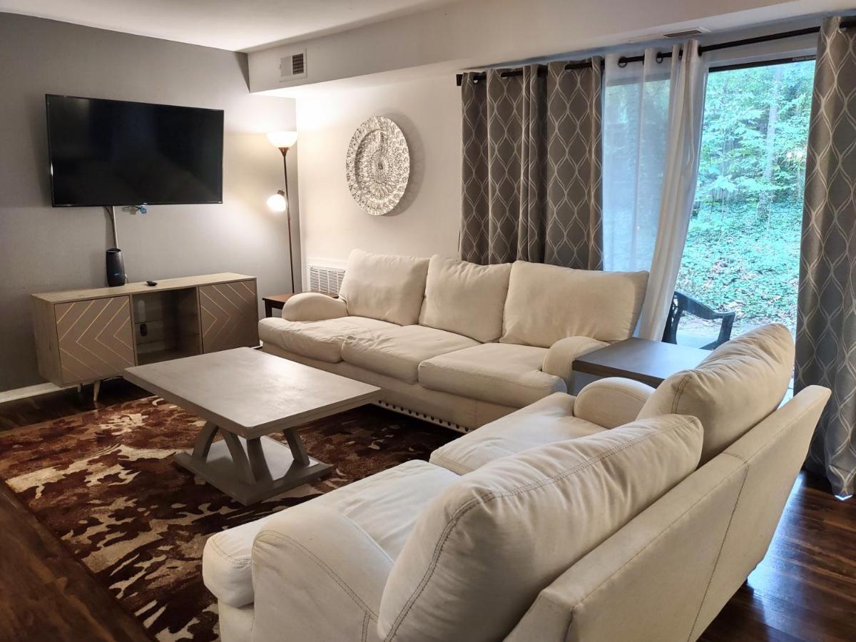 Charming Condo In Central Ралей Екстериор снимка