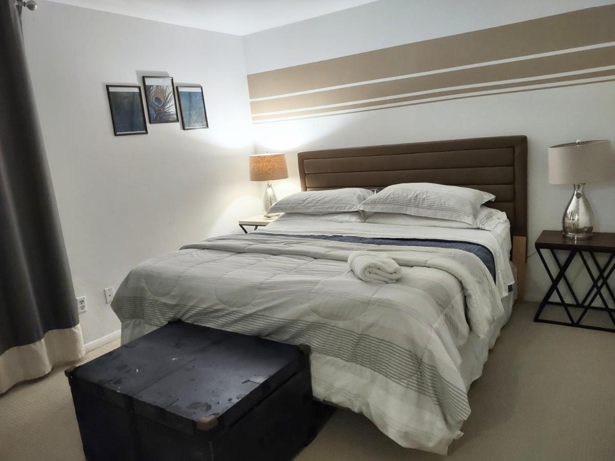 Charming Condo In Central Ралей Екстериор снимка